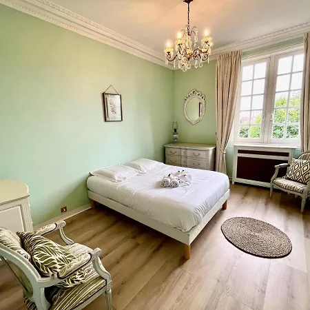 Holiday home Belle Demeure Authentique, A Deux Pas De La Luc-sur-Mer