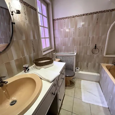 Holiday home Belle Demeure Authentique, A Deux Pas De La
