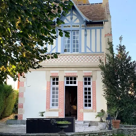 Belle Demeure Authentique, A Deux Pas De La Holiday home Luc-sur-Mer